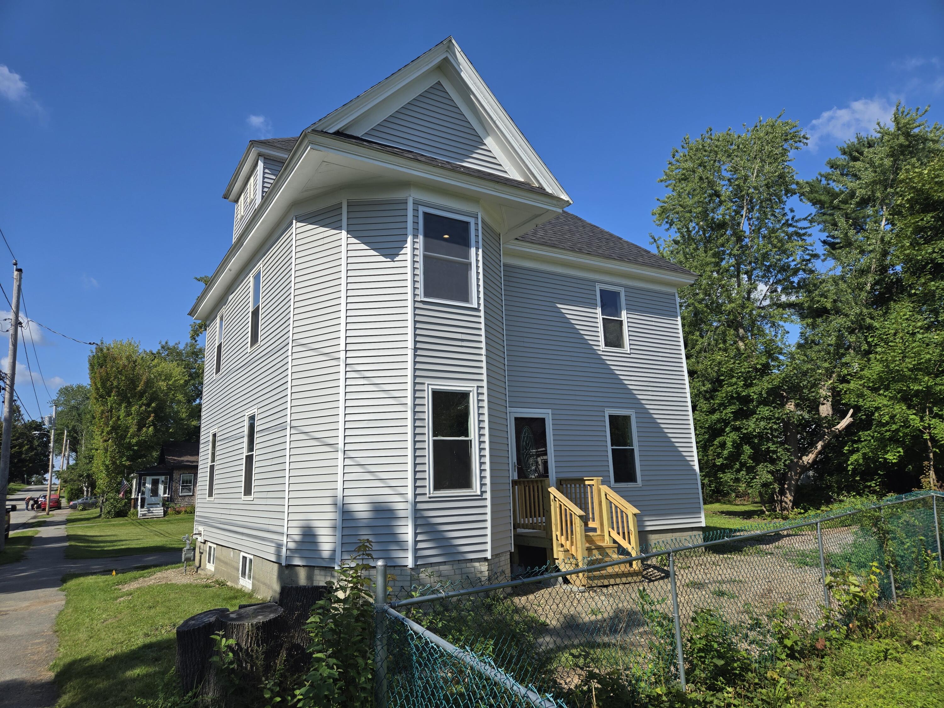 Maple St, Bangor, ME 04401