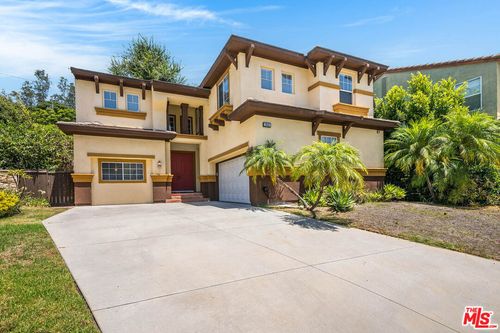 10645 Chiquita St, North Hollywood, CA, 91602-3214 | Card Image