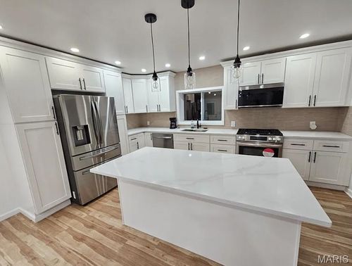 212 Dogwood Ln, Fairview Heights, IL, 62208-2410 | Card Image