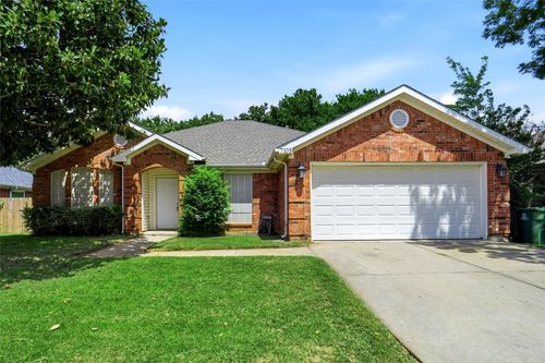 7103 Greenspoint Dr, Arlington, TX, 76001-6731 | Card Image