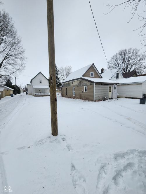 426 Cottage Ave, Rushville, IN, 46173-1661 | Card Image