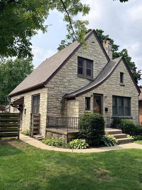 2077 S 107th Street, West Allis, WI, 53227 | Card Image
