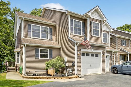 279 Pinebrook Dr, Hyde Park, NY, 12538-1853 | Card Image