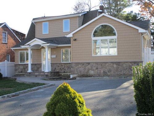 15 Walters Ave, Syosset, NY, 11791-3701 | Card Image