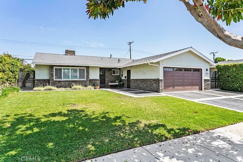 300 Bucknell Rd, Costa Mesa, CA, 92626-6139 | Card Image