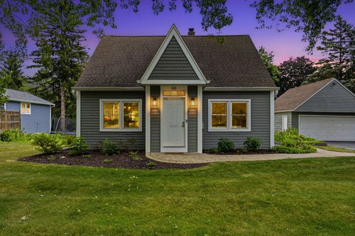 202 S Highland Ave, Thiensville, WI, 53092-1806 | Card Image