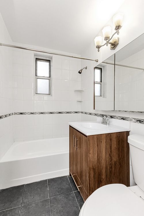 5c-67-30 Clyde St, Forest Hills, NY, 11375-4005 | Card Image