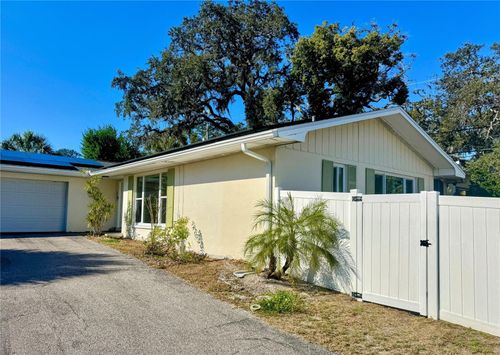 3425 High Bluff Dr, LARGO, FL, 33770-4039 | Card Image