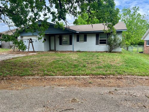 233 Hillcrest Dr, Nocona, TX, 76255-3010 | Card Image