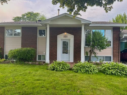 221 Rue Hillcrest, Gatineau, QC, J8P2M3 | Card Image