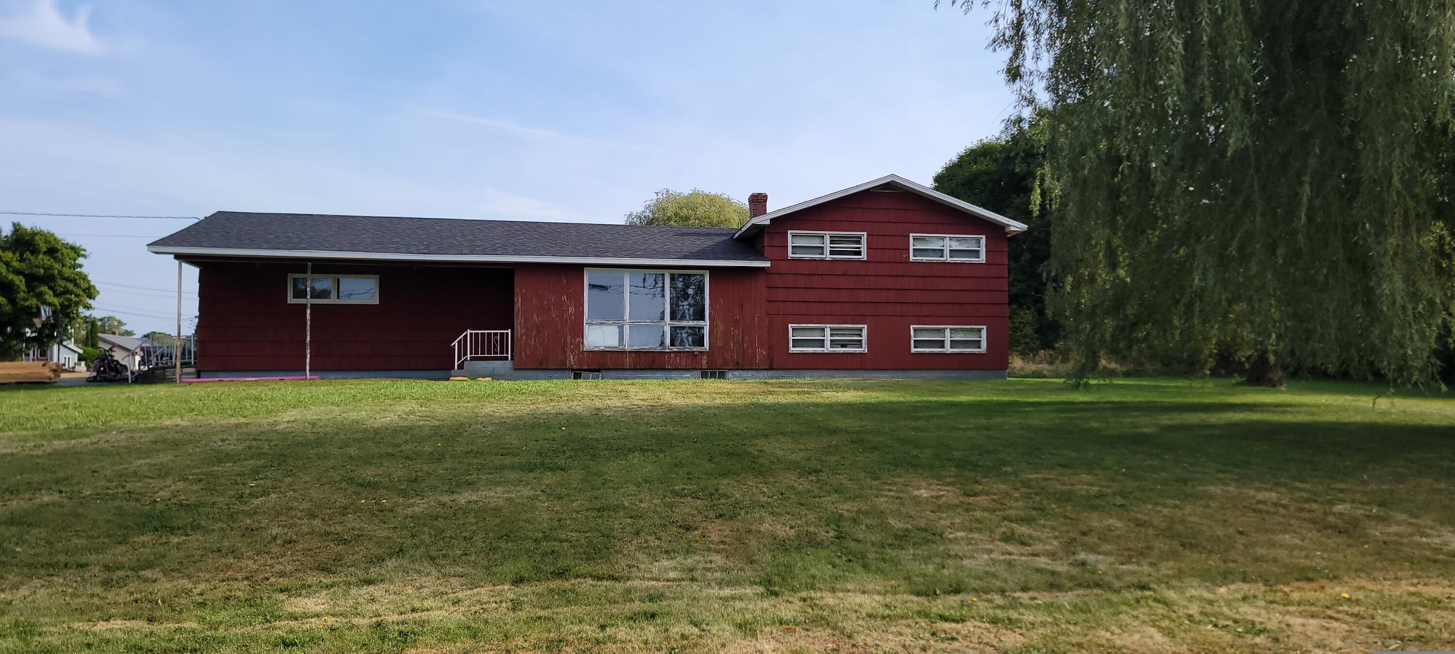 Garfield St, Calais, ME 04619