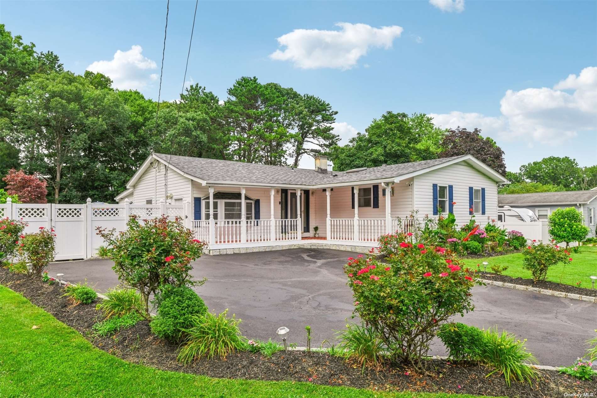 Halliday Rd, Coram, NY 11727