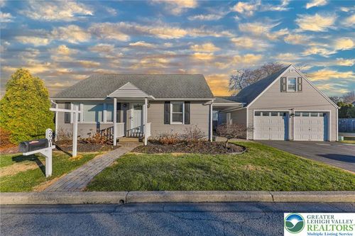 2901 Jewel St, Easton, PA, 18045-2611 | Card Image