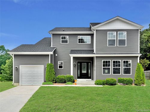 42 Chestnut Street Lane, Brookhaven, NY, 11727 | Card Image