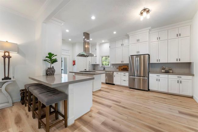 Large breakfast bar. | Image 12