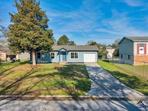 3330 E Royal Ct, Macon, GA, 31217-6201 | Card Image