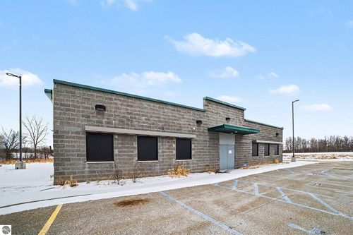 690 Industrial Dr, Clare, MI, 48617-9225 | Card Image