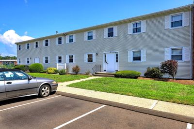 C - 67 E Broadway, Condo with 1 bedrooms, 1 bathrooms and 1 parking in Milford CT | Image 3