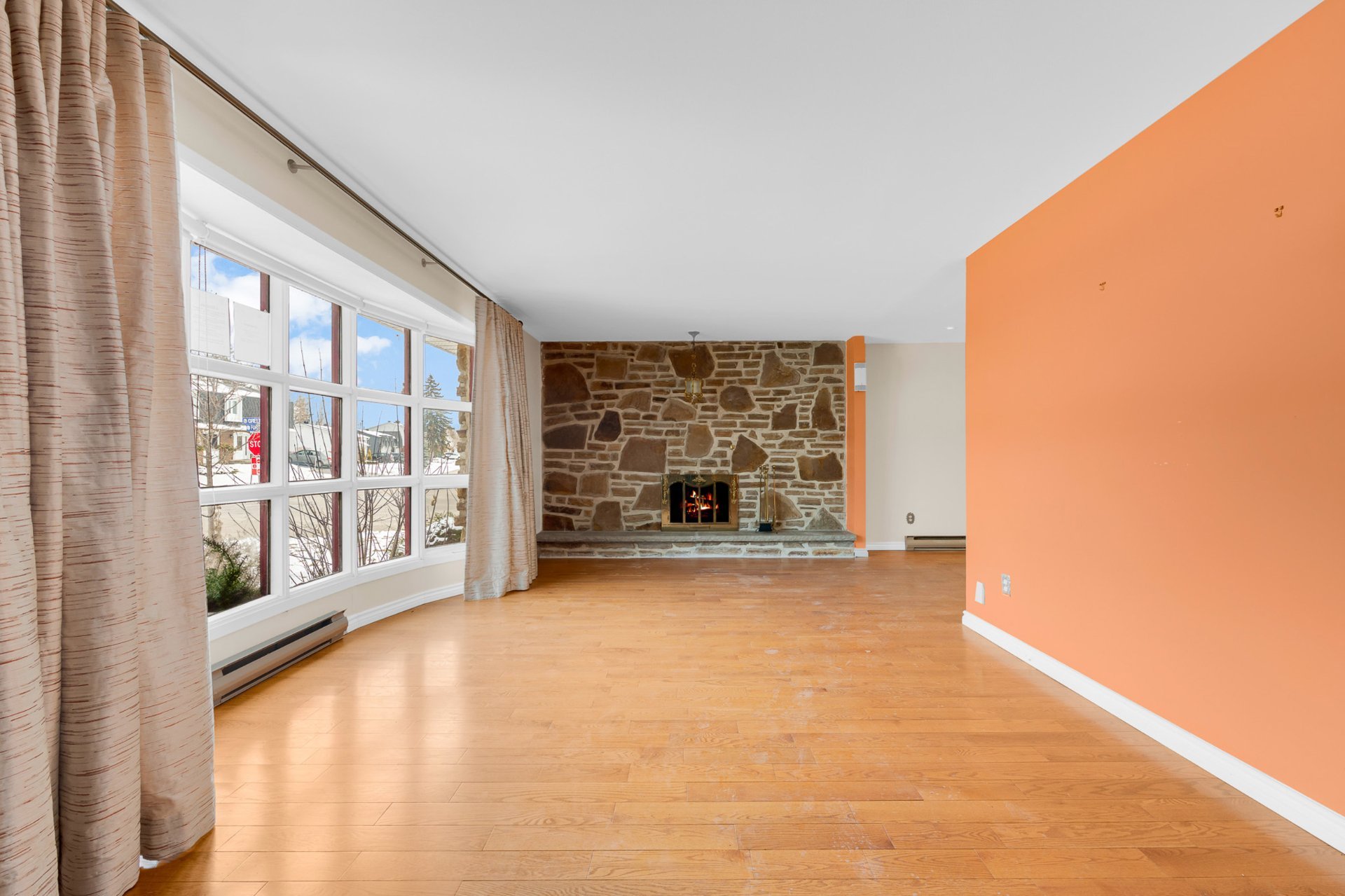 Residential in Dollard-Des-Ormeaux