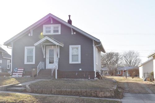 104 8th Ave Se, Oelwein, IA, 50662-2353 | Card Image