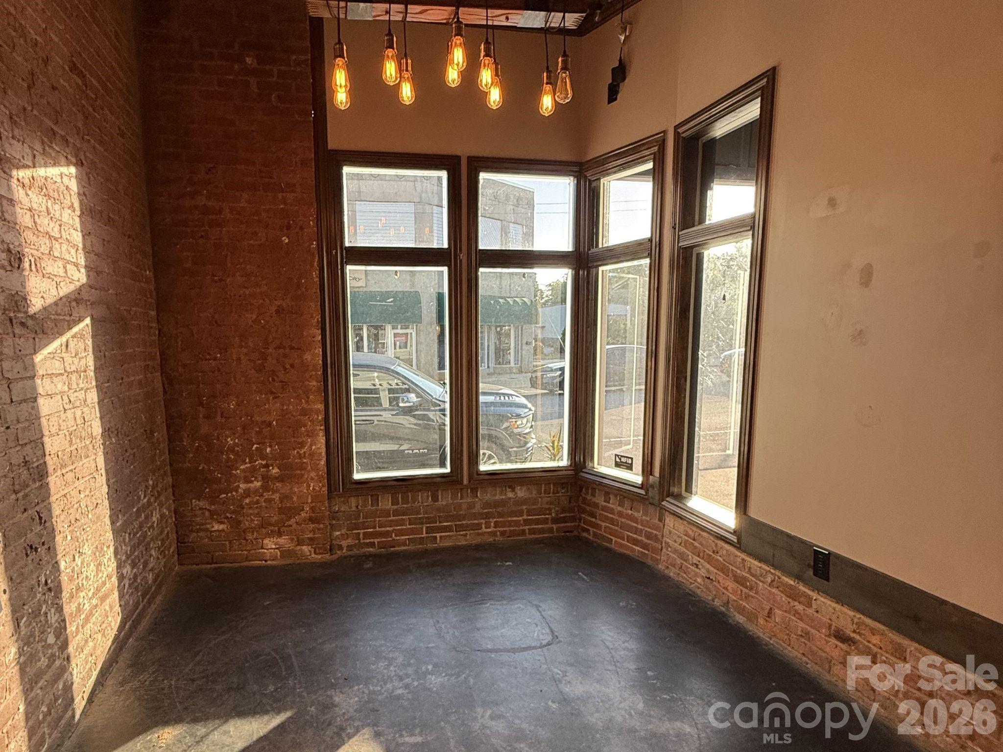 Commercial Sale in Maiden 5
