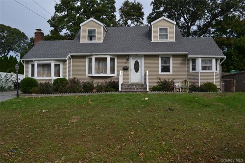 7 Grand Haven Dr, Commack, NY, 11725-3113 | Card Image