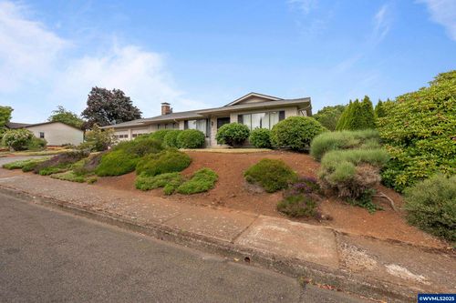 1369 34th Av Nw, Salem, OR, 97304 | Card Image