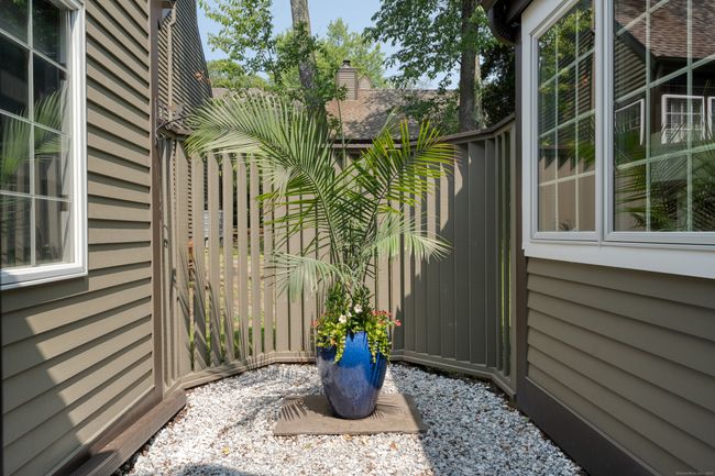 42 Long Hill Farm, Condo with 2 bedrooms, 3 bathrooms and 4 parking in Guilford CT | Image 23