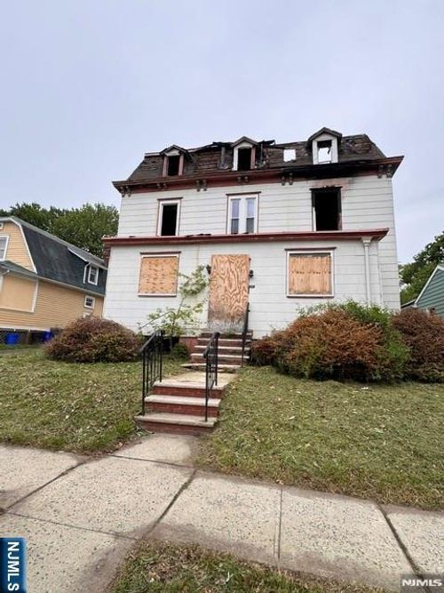 17 Westcott St, East Orange, NJ, 07017-3208 | Card Image