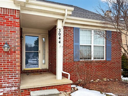 3044 Talon Cir, Lake Orion, MI, 48360-2608 | Card Image
