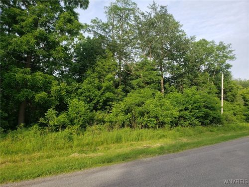 3835 Chase Rd, Middleport, NY, 14105-9704 | Card Image