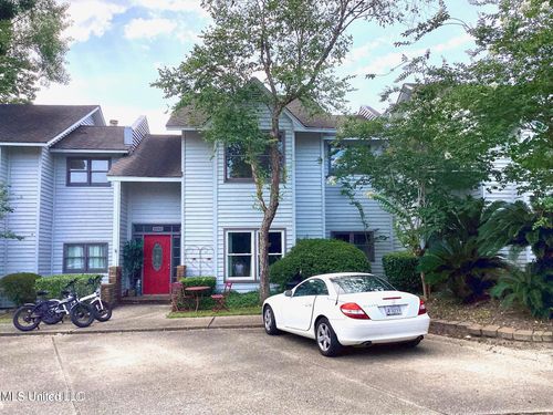 8102 Fairway Villa Dr, Gautier, MS, 39553-2321 | Card Image