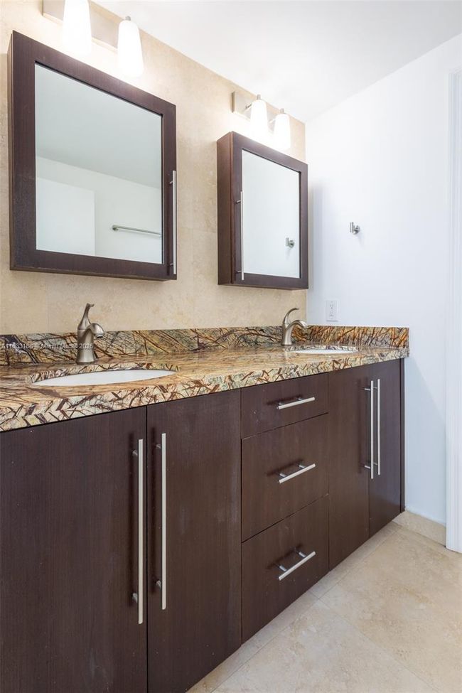 APT-101 - 50 Ocean Lane Dr, Condo with 3 bedrooms, 2 bathrooms and null parking in Key Biscayne FL | Image 46