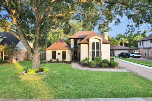702 Olde Oaks Dr, Dickinson, TX, 77539-3349 | Card Image