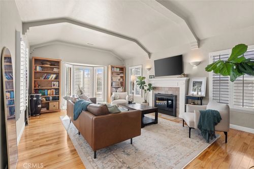 3903 W 59th Pl, Los Angeles, CA, 90043-2925 | Card Image