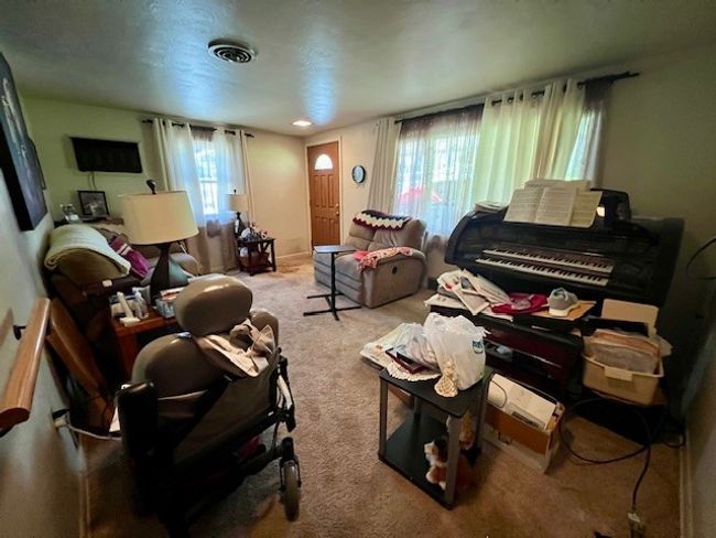 Front home's living room | Image 10