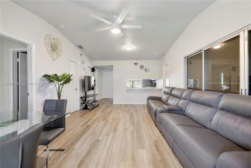 unit-b-5550 Lakewood Cir S, Margate, FL, 33063-5239 | Card Image