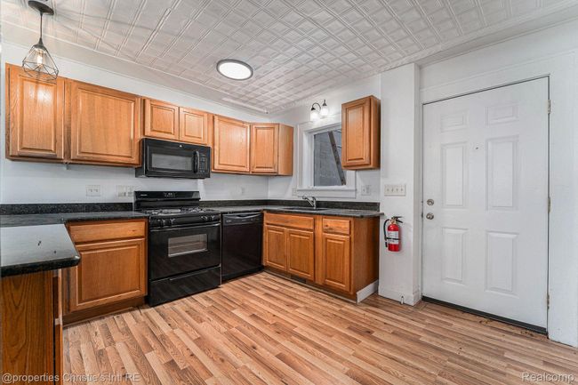 APT-2 - 8820 Joseph Campau St, Condo with 2 bedrooms, 2 bathrooms and null parking in Hamtramck MI | Image 7