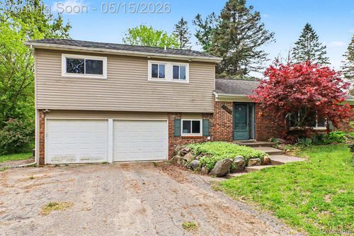 11465 Cedar Island Rd, White Lake, MI, 48386-2619 | Card Image