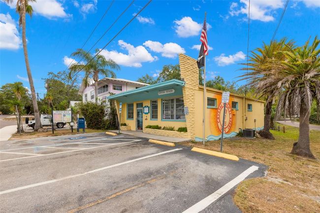 187 Sage Cir, House other with 3 bedrooms, 2 bathrooms and null parking in Crystal Beach FL | Image 52