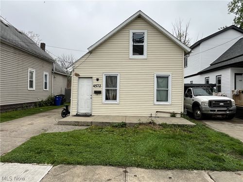 4572 Niessen Ct, Cleveland, OH, 44109-1044 | Card Image