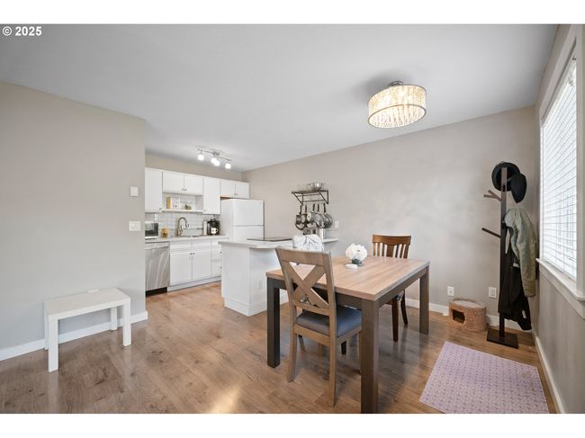 5582 Sw Murray Blvd, Condo with 2 bedrooms, 1 bathrooms and null parking in Beaverton OR | Image 7