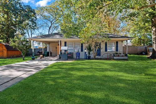 945 N Travis St, Liberty, TX, 77575-3533 | Card Image