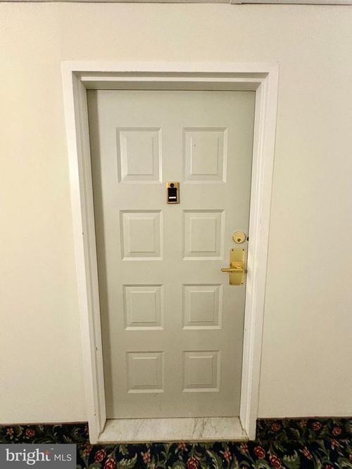 208-6800 Fleetwood Rd, MCLEAN, VA, 22101-3605 | Card Image