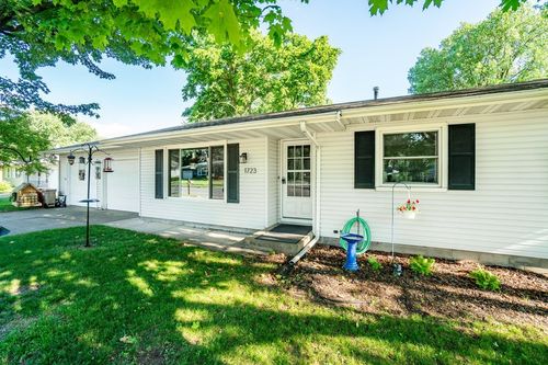 1723 Vine St, Eau Claire, WI, 54703-2608 | Card Image