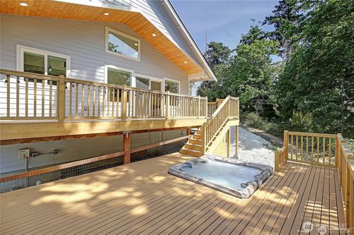 896 Henry Ln, Camano Island, WA, 98282-7503 | Card Image