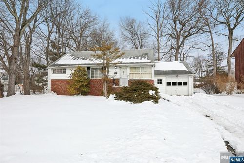 261 Idaho St, Paramus, NJ, 07652-5614 | Card Image