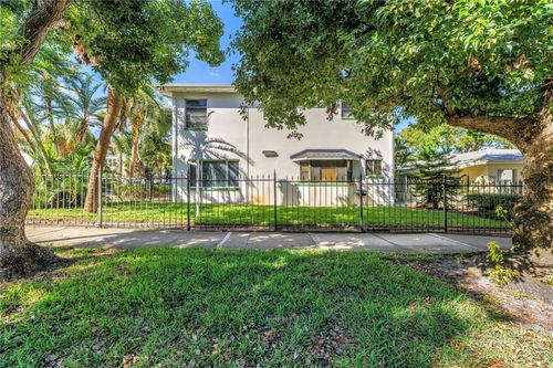 611 2nd St N, St Petersburg, FL, 33701-2536 | Card Image