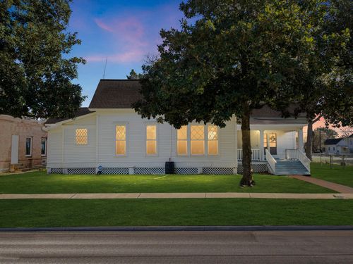 2421 Avenue G, Bay City, TX, 77414-6020 | Card Image