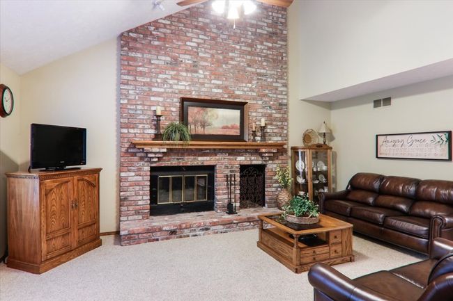 21 Bent Tree Ln, House other with 3 bedrooms, 3 bathrooms and null parking in Towanda IL | Image 5